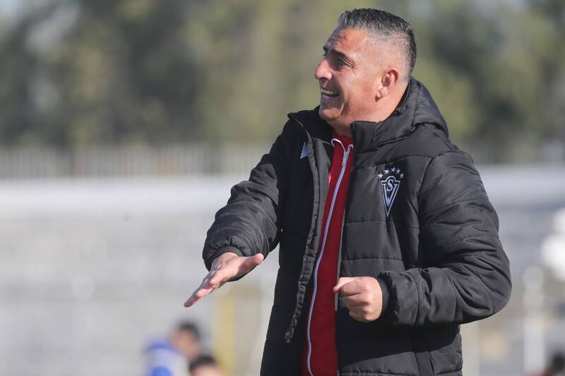 llama a no confiarse por la levantada que ha experimentado Wanderers bajo su comando técnico. Foto: Agencia Aton.