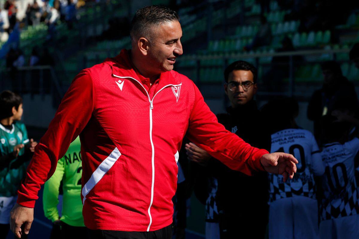 prepara la segunda rueda de Primera B con Santiago Wanderers. Foto: Agencia Aton.