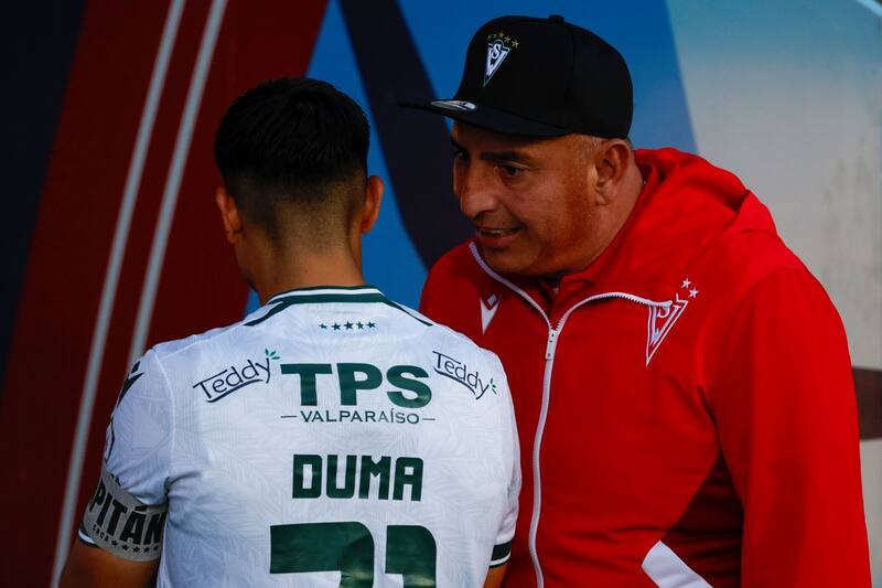 se mostró molesto porque su equipo encajó 3 goles en Copa Chile. Foto: ATON