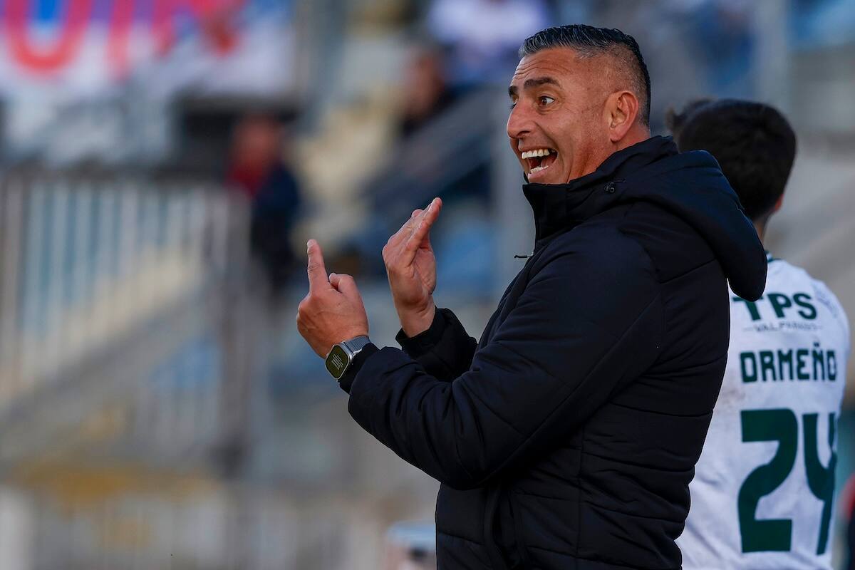 busca un delantero que se pueda mover por todo el ataque para reforzar a Wanderers.