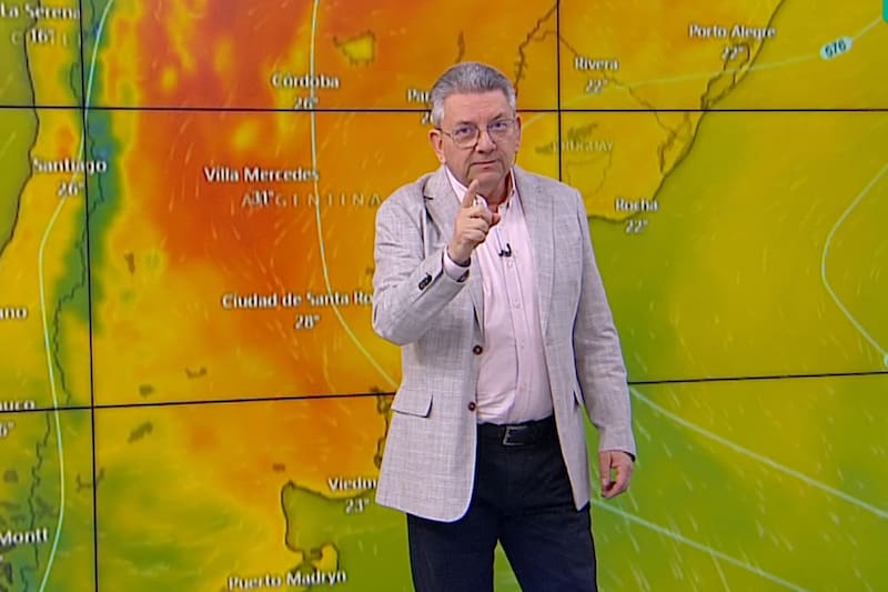 El meteorólogo explicó cuándo volverán las precipitaciones a Santiago. Créditos: Captura de pantalla - Mega. (Imagen referencial)