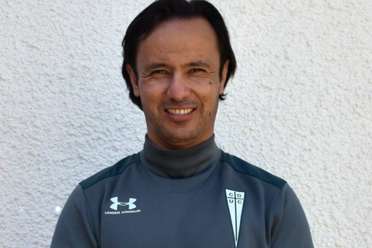 El exfutbolista acercó a Nicolás Castillo a la UC.