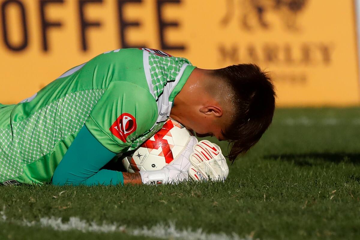 El meta se refirió a sus días en Universidad de Chile cuando pequeño. Foto: Aton.