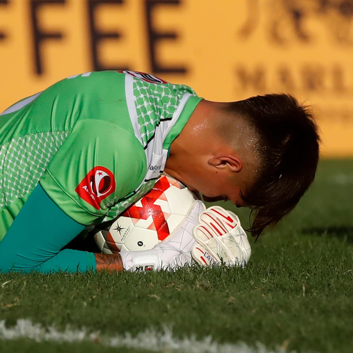 Mientras Fernando Ortiz busca arquero, una joven figura se ilusiona con llegar a Colo-Colo