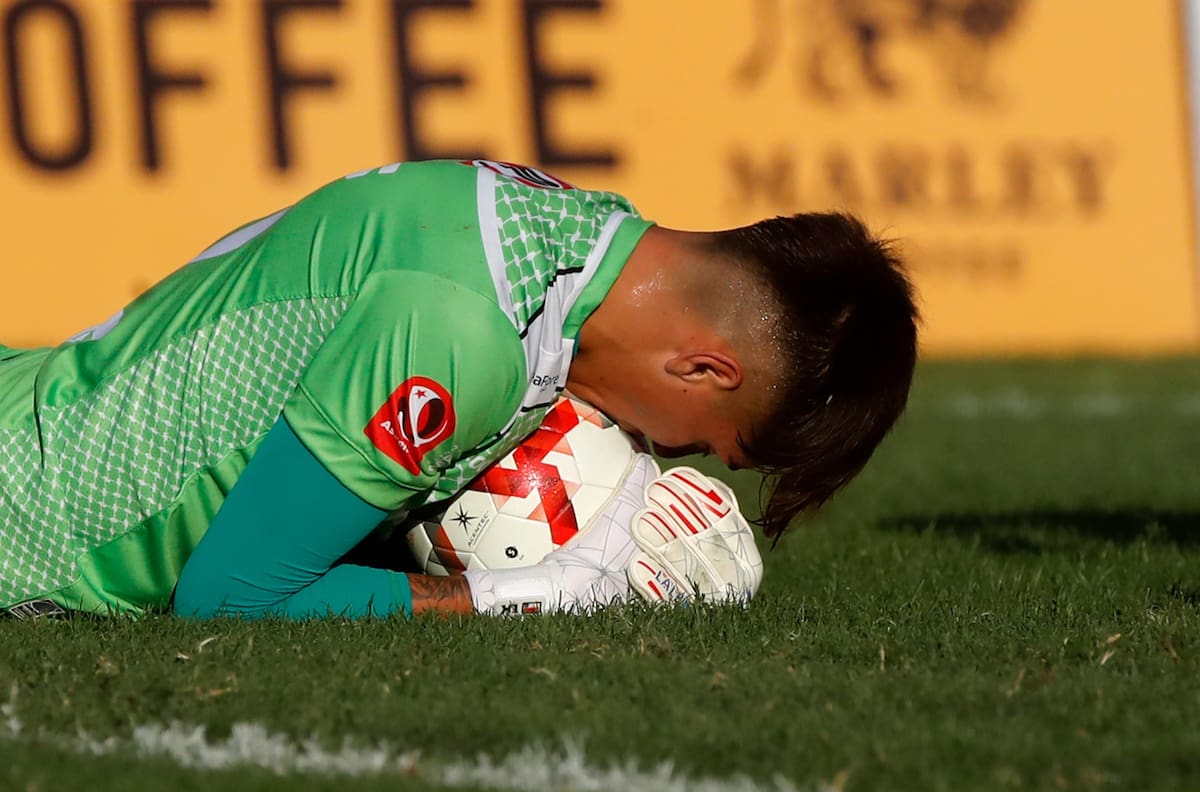 Mientras Fernando Ortiz busca arquero, una joven figura se ilusiona con llegar a Colo-Colo