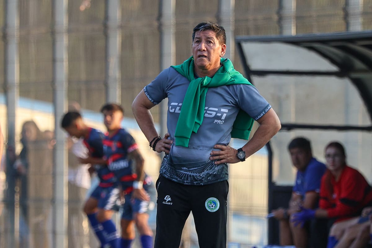 El técnico en su paso por Deportes Puerto Montt. (Foto Felipe Escobedo, EnCancha)