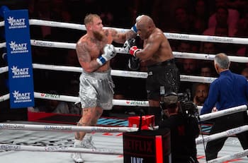 Jake Paul derrotó a Mike Tyson y hasta bajó un cambio: “No quería hacerle daño”