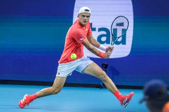Quién es Jakub Mensik, el checo de 19 años y flamante campeón de Miami al que Novak Djokovic llenó de elogios