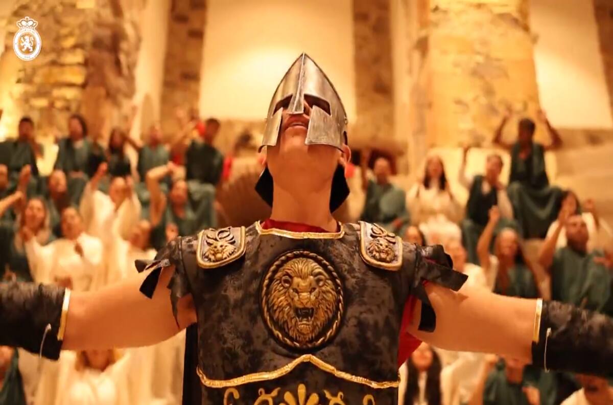 James Rodríguez se vistió de gladiador para su cinematográfica presentación en el León de México