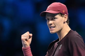 Jannik Sinner es el maestro de 2025: derrota a Carlos Alcaraz y gana el ATP Finals