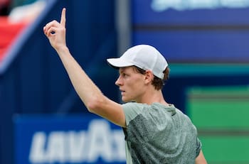 Jannik Sinner avanzó a la final del Masters 1000 de Shanghai y aseguró terminar el año como número uno