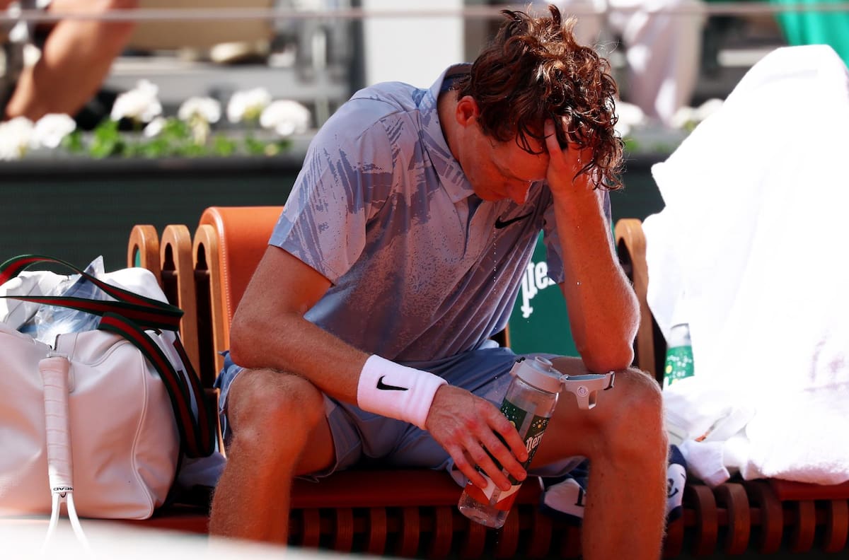Sorpresa total en Roland Garros: Jannik Sinner eliminado en segunda ronda