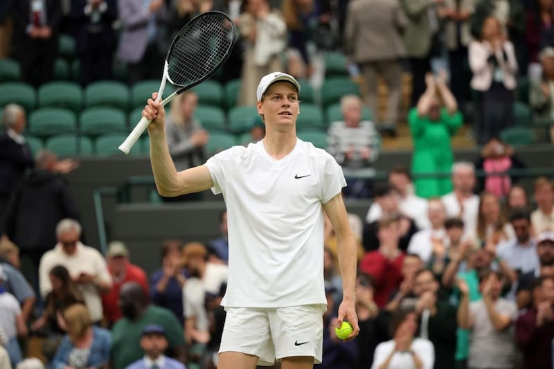 El primer sembrado del torneo, el italiano Jannik Sinner irá contra el ruso Daniil Medvédev en cuartos de final. Foto: EFE.