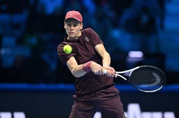 VIDEO | Para cerrar el estadio: el increíble punto de Jannik Sinner ante Shelton en el ATP Finals