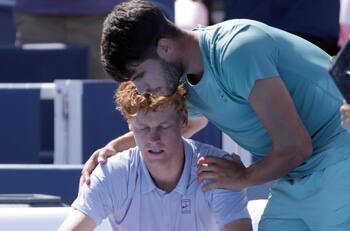 Sinner explicó por qué decidió retirarse en la final de Cincinnati ante Alcaraz: “Pensé que...”