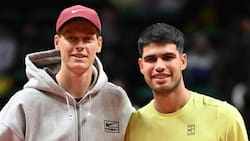 Carlos Alcaraz derrota a Jannik Sinner en Corea y se queda con el primer Clásico del año