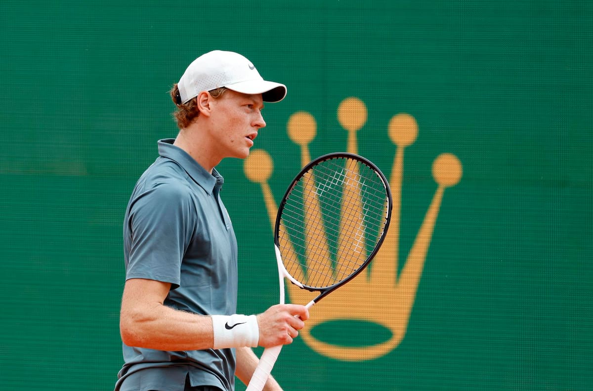 Parece que le sirvió entrenar con Tabilo: Jannik Sinner arrasó en su debut en el Masters de Montecarlo
