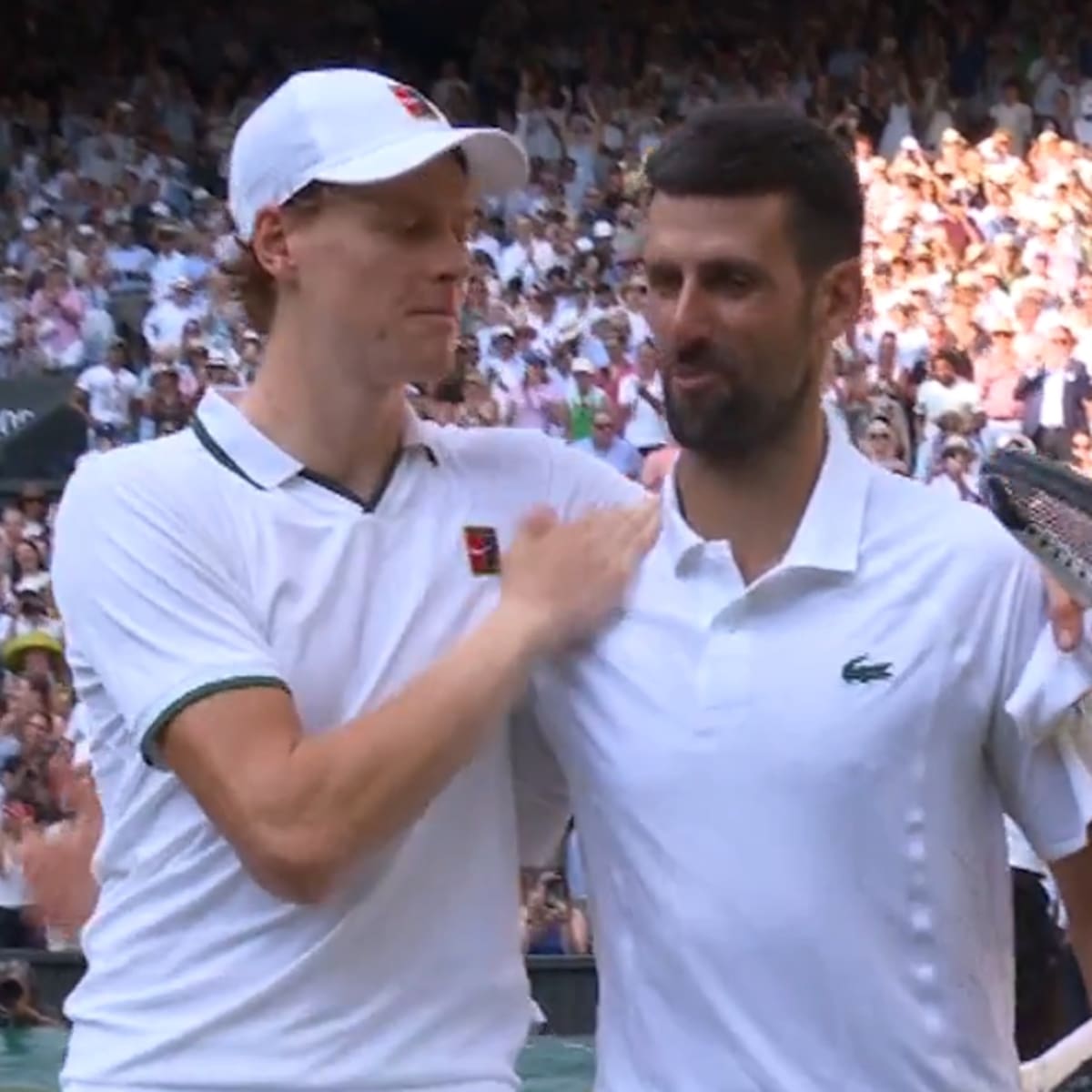VIDEO | Del 1 a la leyenda: el comentado abrazo entre Jannik Sinner y Novak Djokovic en Wimbledon