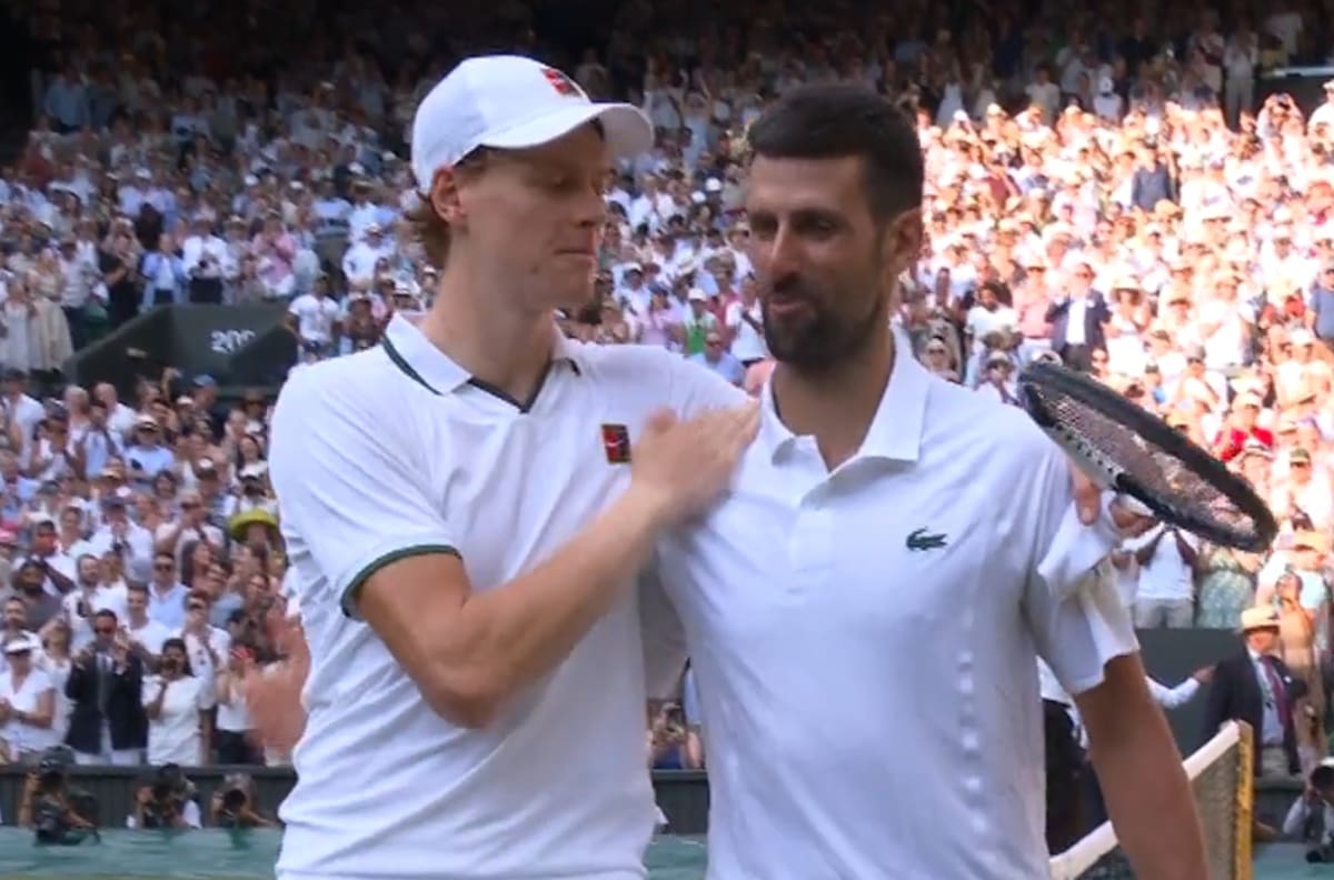 VIDEO | Del 1 a la leyenda: el comentado abrazo entre Jannik Sinner y Novak Djokovic en Wimbledon