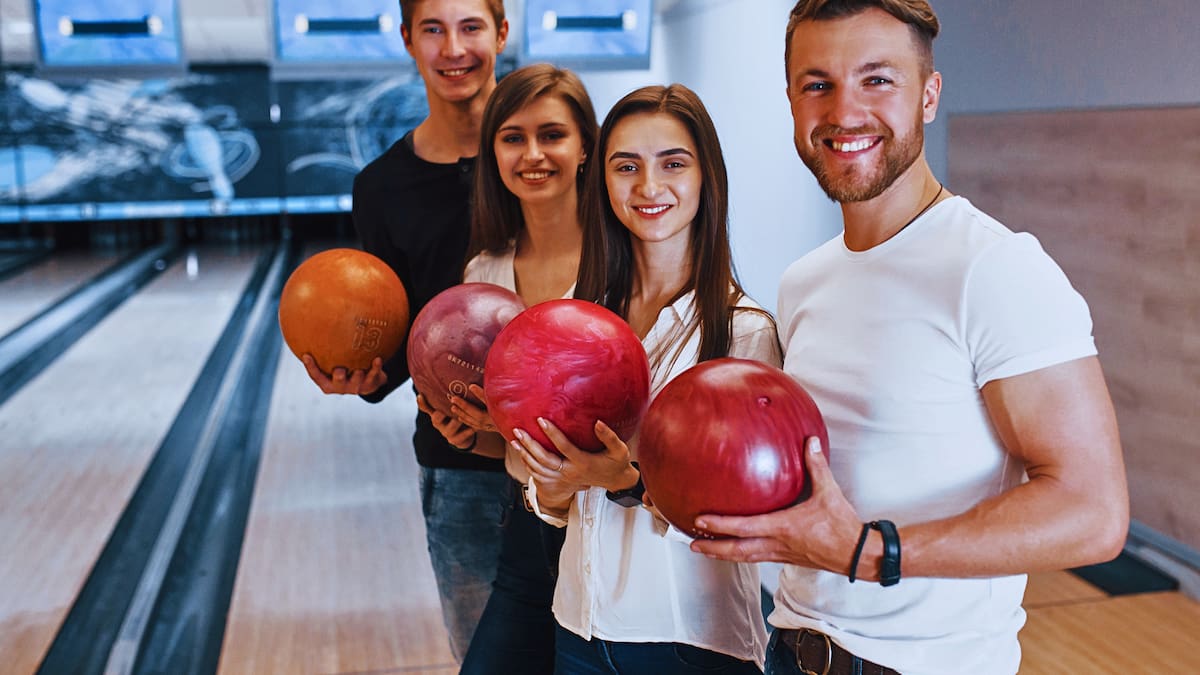 Un panorama diferente en Santiago: El entretenido centro de bowling y pool en el corazón de la capital