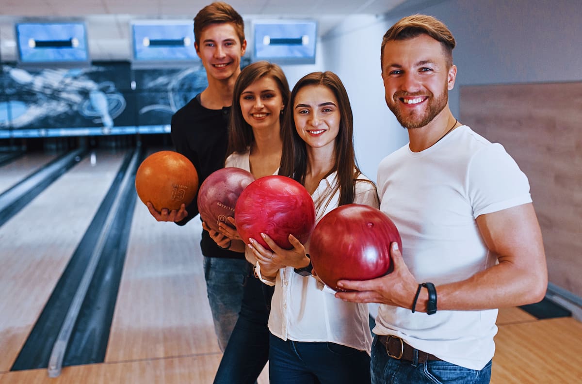 Un panorama diferente en Santiago: El entretenido centro de bowling y pool en el corazón de la capital