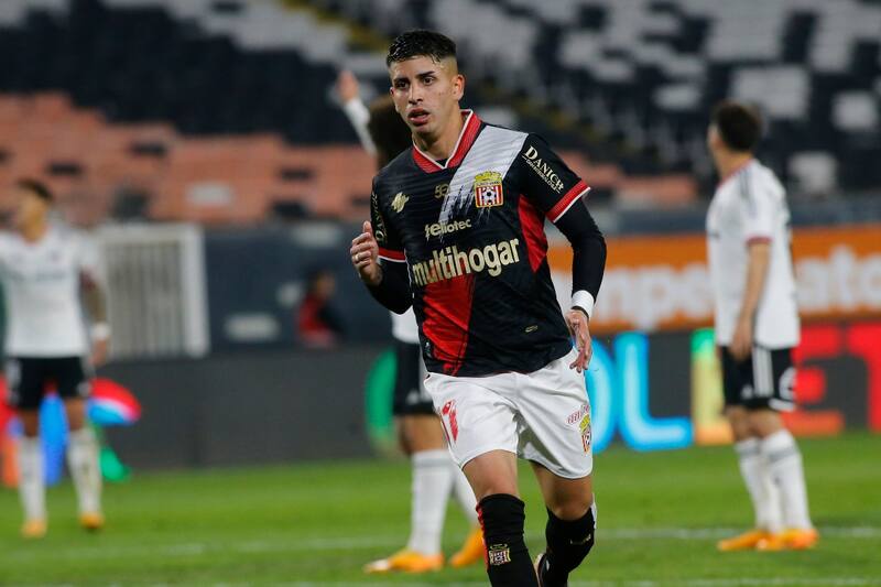 Jason Flores anotó el gol del triunfo de Curicó Unido ante Colo Colo.
 Foto: Agencia Aton.