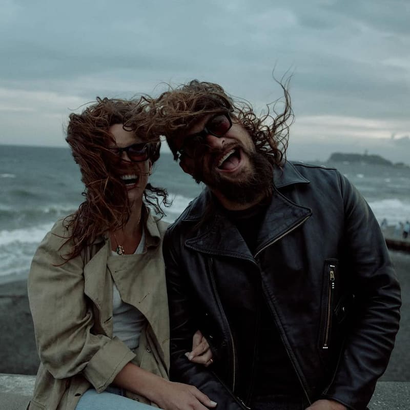 Jason Momoa y Adria Arjona confirmaron su romance.