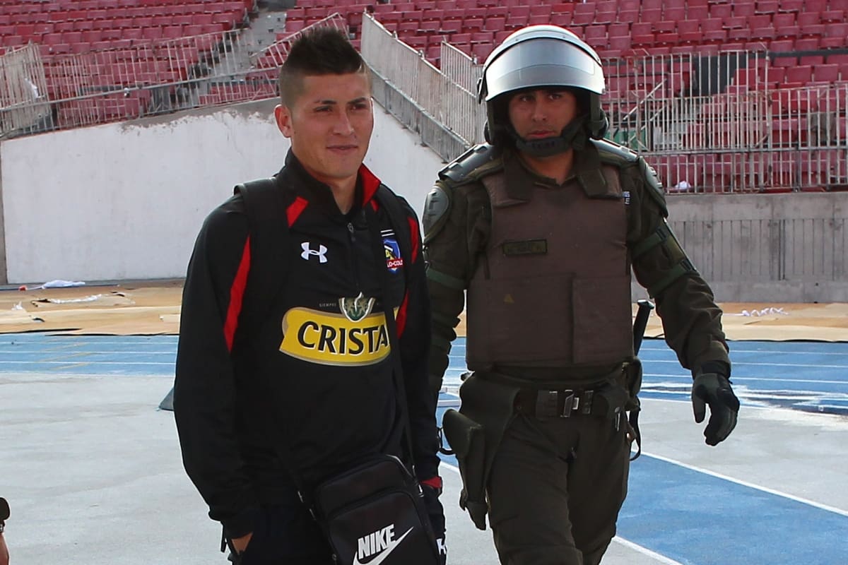 El ex futbolista de Colo Colo fue formalizado por la Ley de Violencia en los Estadios. Foto: Agencia ATON.