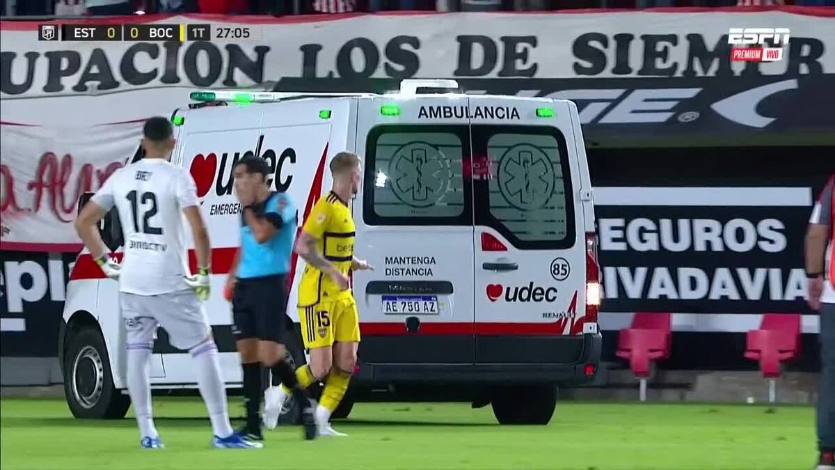 El volante chileno fue retirado en ambulancia en el partido de Estudiantes vs Boca en 2024.