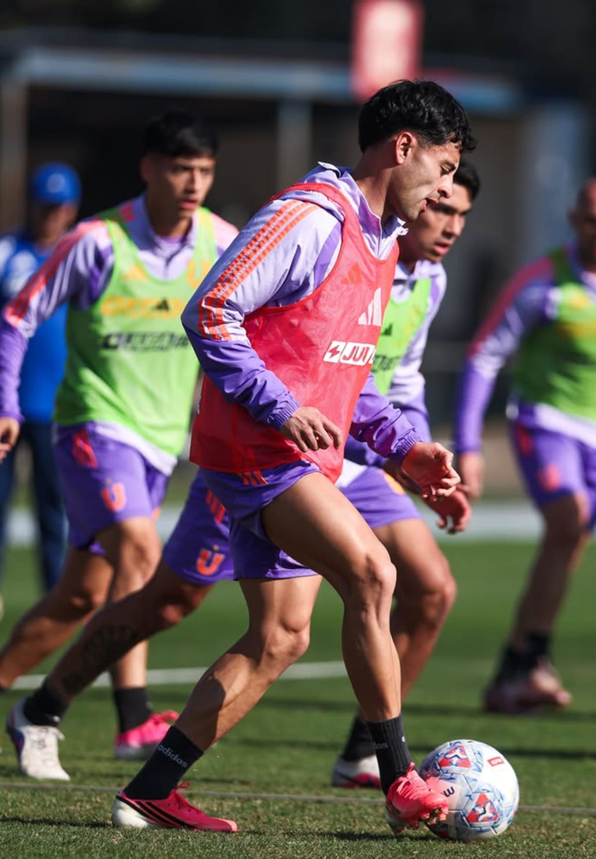 El volante ya estrena con normalidad en la U. Foto: @udechile