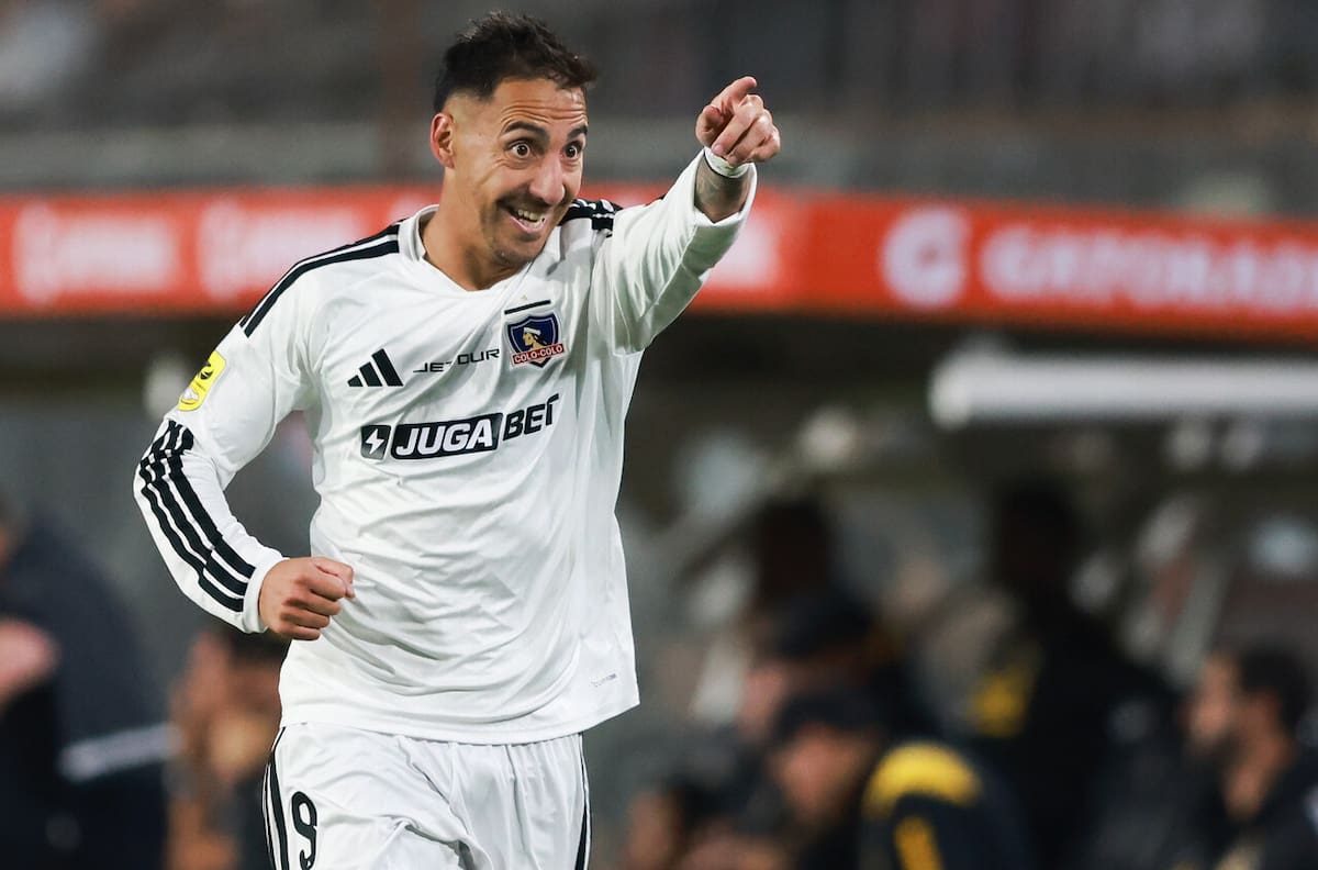 “Sin amurrarse, es un delantero de temer”: Javier Correa pasó de villano a héroe en Colo-Colo en dos partidos