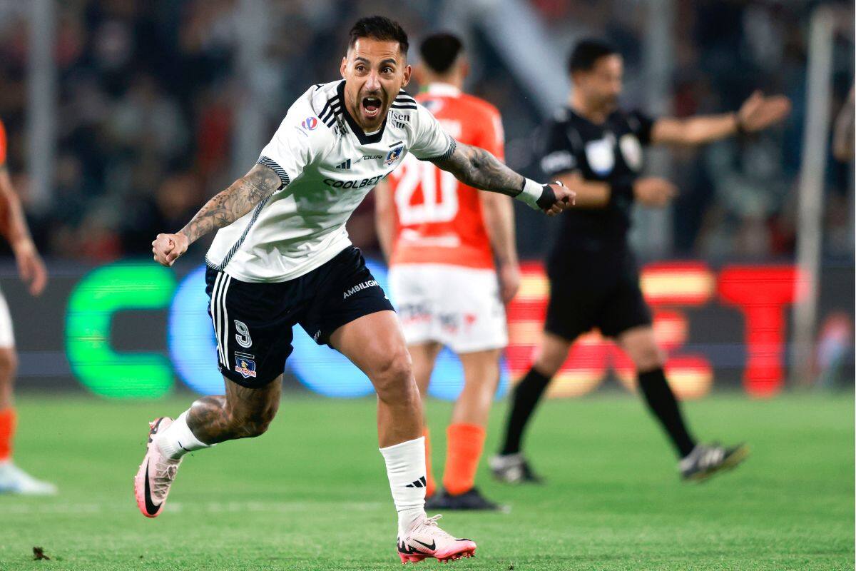 festeja el gol de la polémica en el partido Colo Colo vs Cobresal. Foto: Agencia Aton.