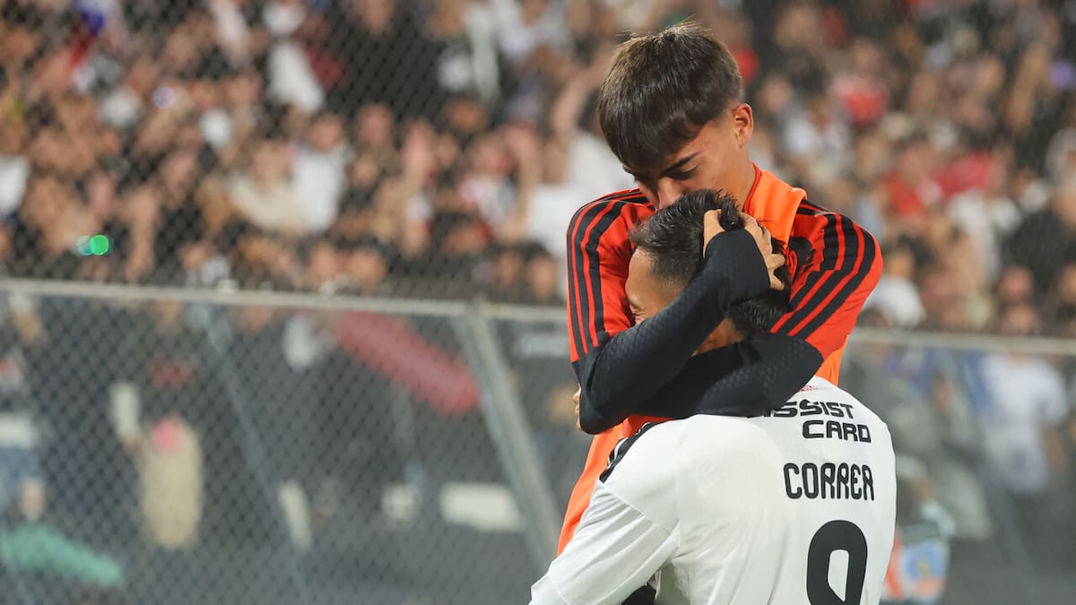 VIDEO | Abrazando a su hijo: el emotivo festejo que llevó hasta las lágrimas a Javier Correa en Colo-Colo