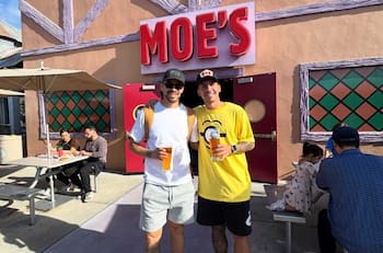 Terminó cuestionado por los hinchas de Colo Colo y se fue a disfrutar vacaciones en Estados Unidos