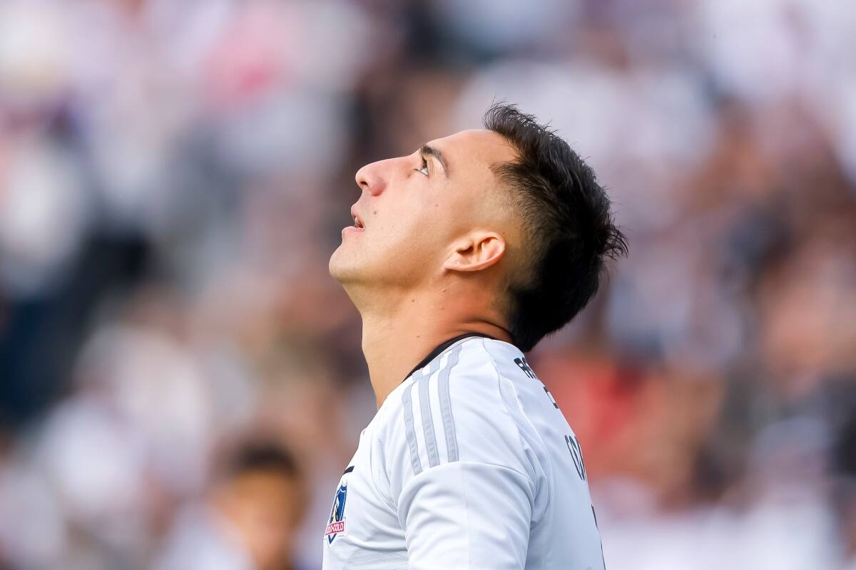 ha sufrido con las lesiones durante esta temporada y genera un dolor de cabeza enorme en Colo Colo. Foto: Aton.