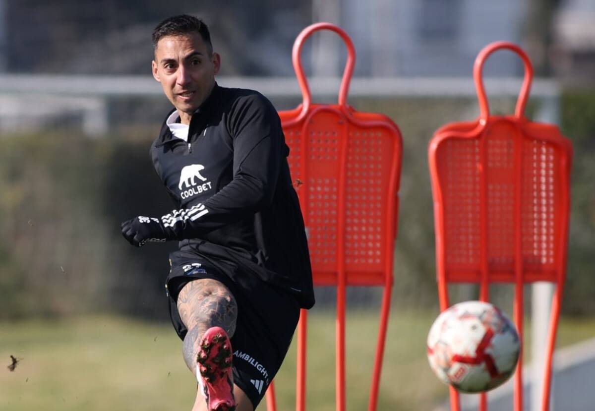 Javier Correa entrena a la par del grupo esperando su debut en Colo Colo