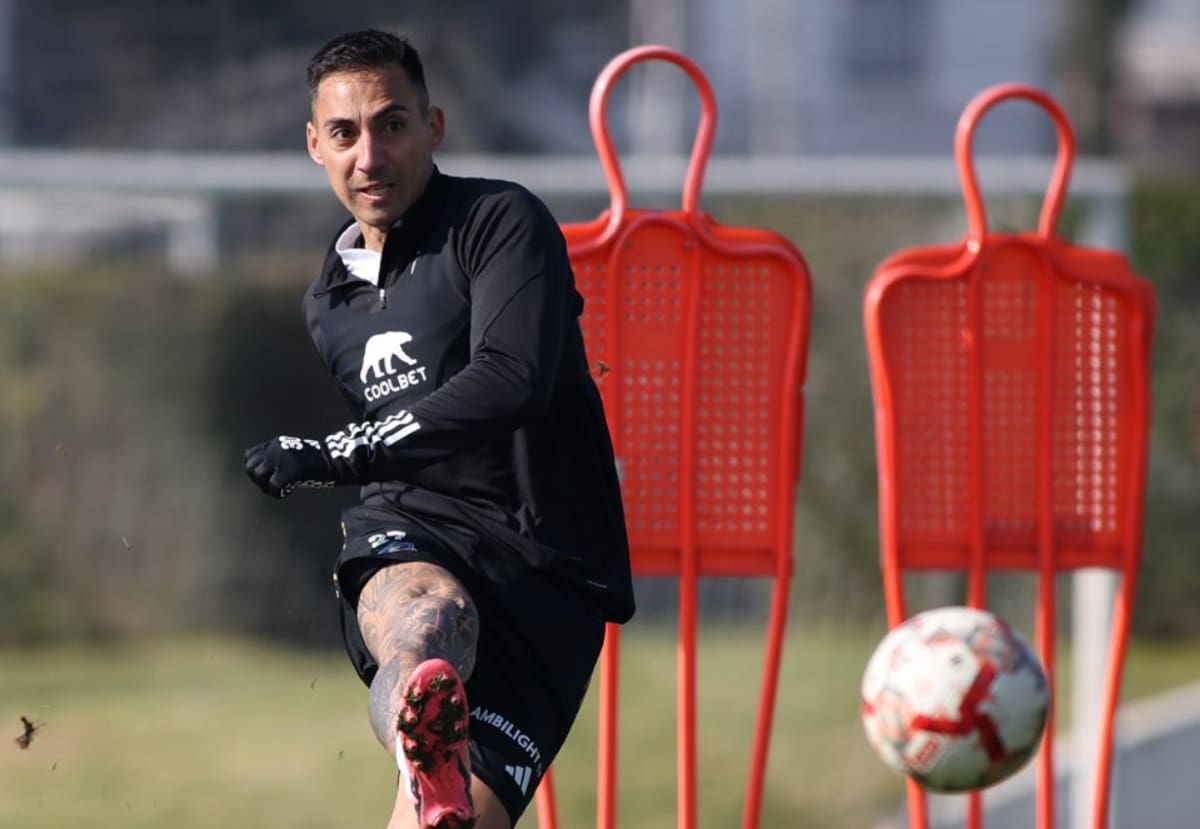 El delantero de los albos ya sabe cuánto tiempo estará fuera de las canchas. Foto @colocolo.