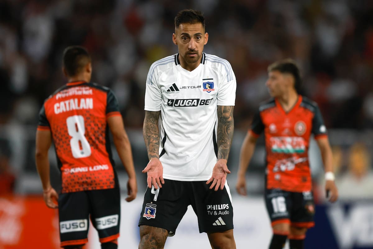 El delantero albo en el empate de Colo Colo ante Limache. Foto: Agencia Aton.