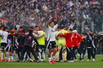 Los obscenos gestos de Javier Correa en el festejo de Colo Colo tras derrotar a la U