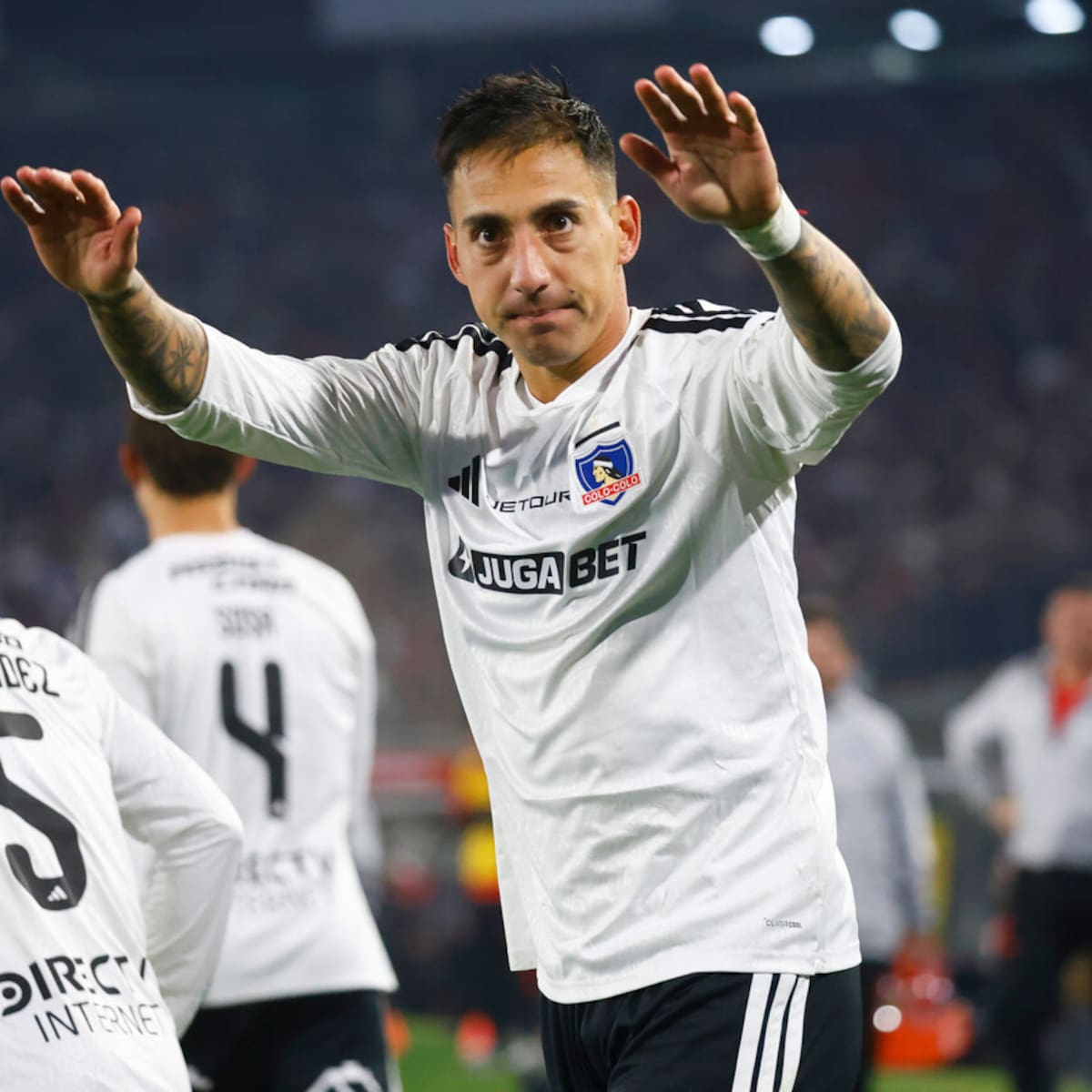Javier Correa y el lado más intenso de jugar en Colo Colo: le pedían fotos hasta en el nacimiento de su hijo