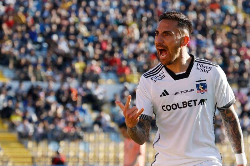 Javier Correa celebrando su gol ante Everton en Viña del Mar