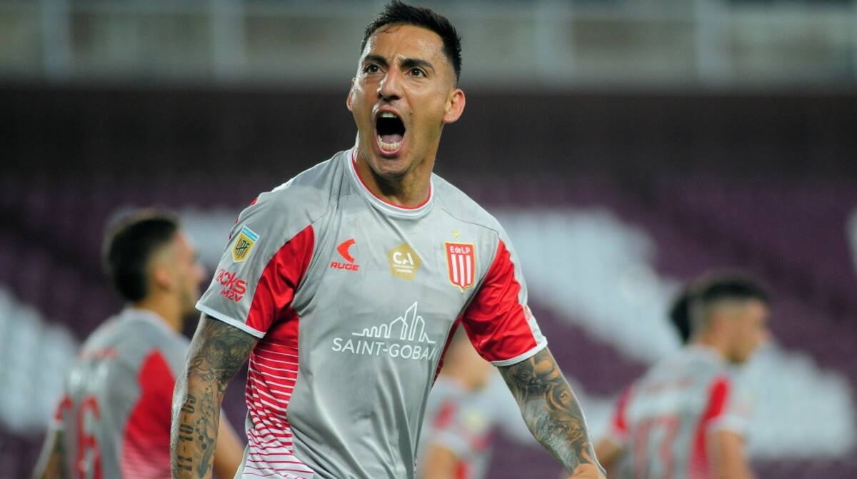 se acerca a Colo Colo.