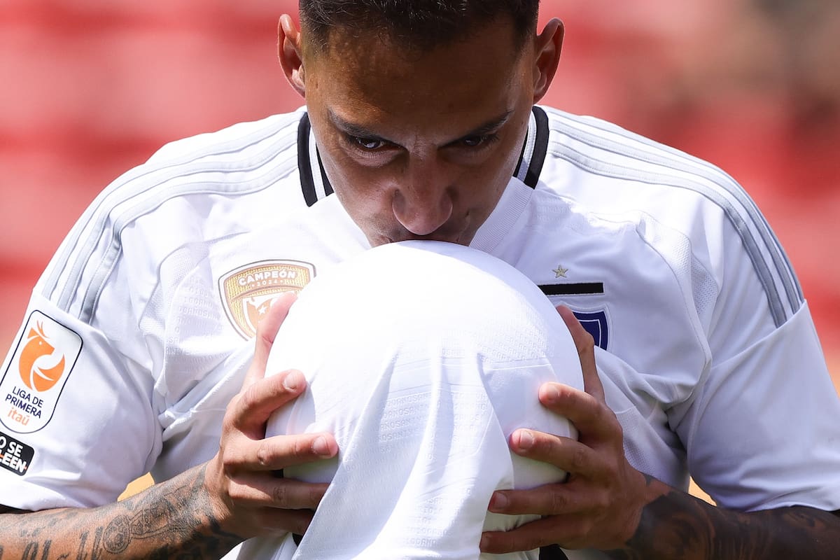 . Al delantero de Colo Colo comenzaron a llamarle "Toro". Foto: Agencia Aton/Archivo.