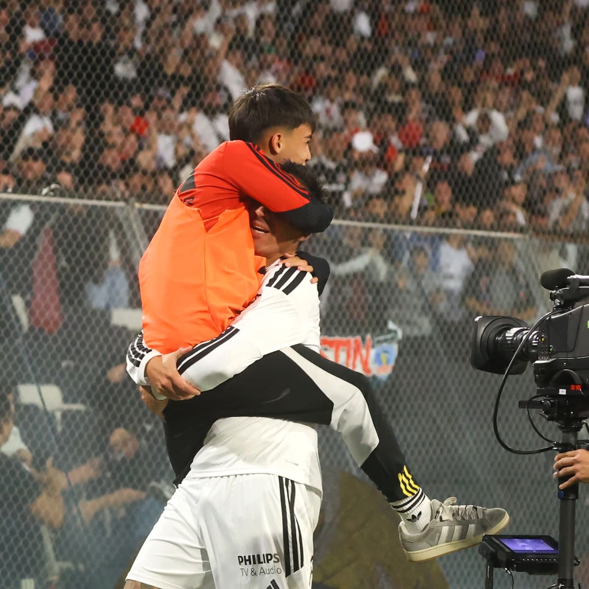 La tajante medida que tomaron contra del hijo de Javier Correa tras los festejos con su padre en el Monumental