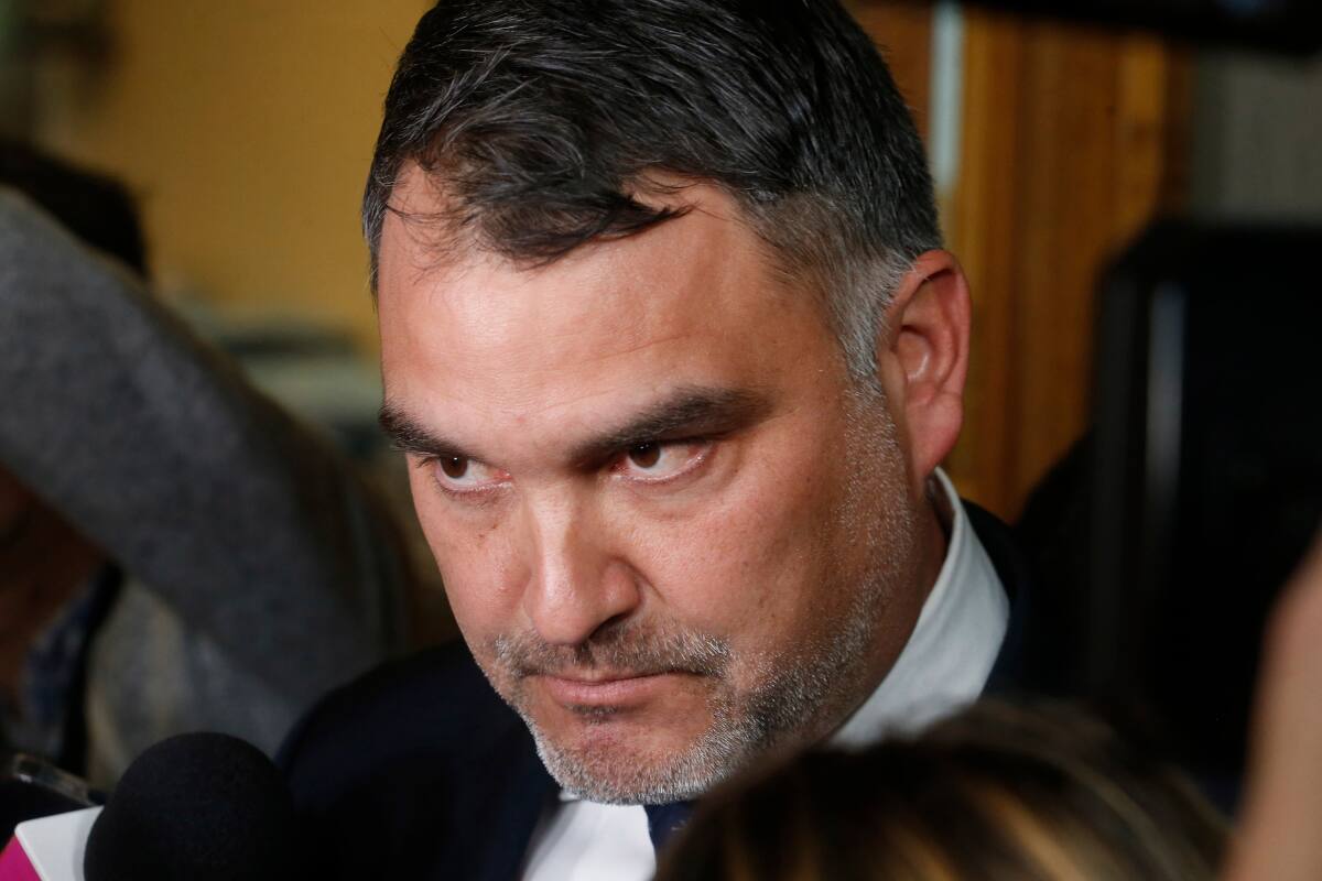 El senador confirmó la información mediante un comunicado escrito.