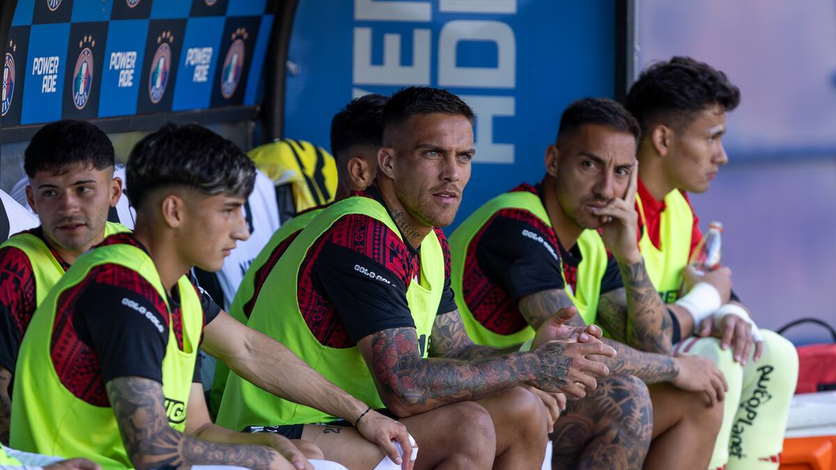 Nueva voz de mando: es suplente para Fernando Ortiz, pero clave para Colo Colo fuera de la cancha