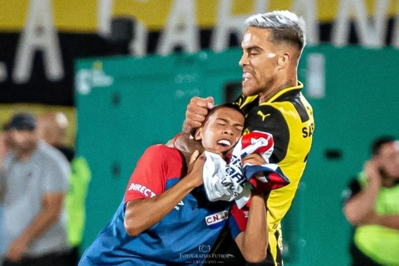 El defensor central es una de las opciones que maneja Colo Colo para reemplazar a Alan Saldivia.