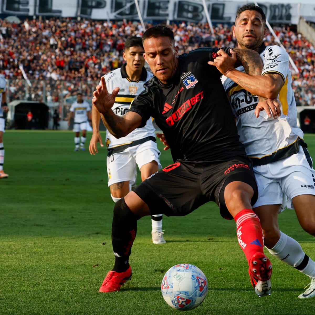 Javier Méndez puede despedirse de Colo-Colo sin volver a jugar