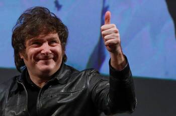 ¿Quién es Javier Milei, el ultraderechista cercano a Kast que puede ser Presidente de Argentina?