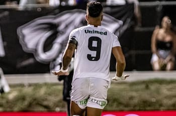 VIDEO | Nadie puede contra el Búfalo: Javier Parraguez anota por segundo partido consecutivo en Brasil